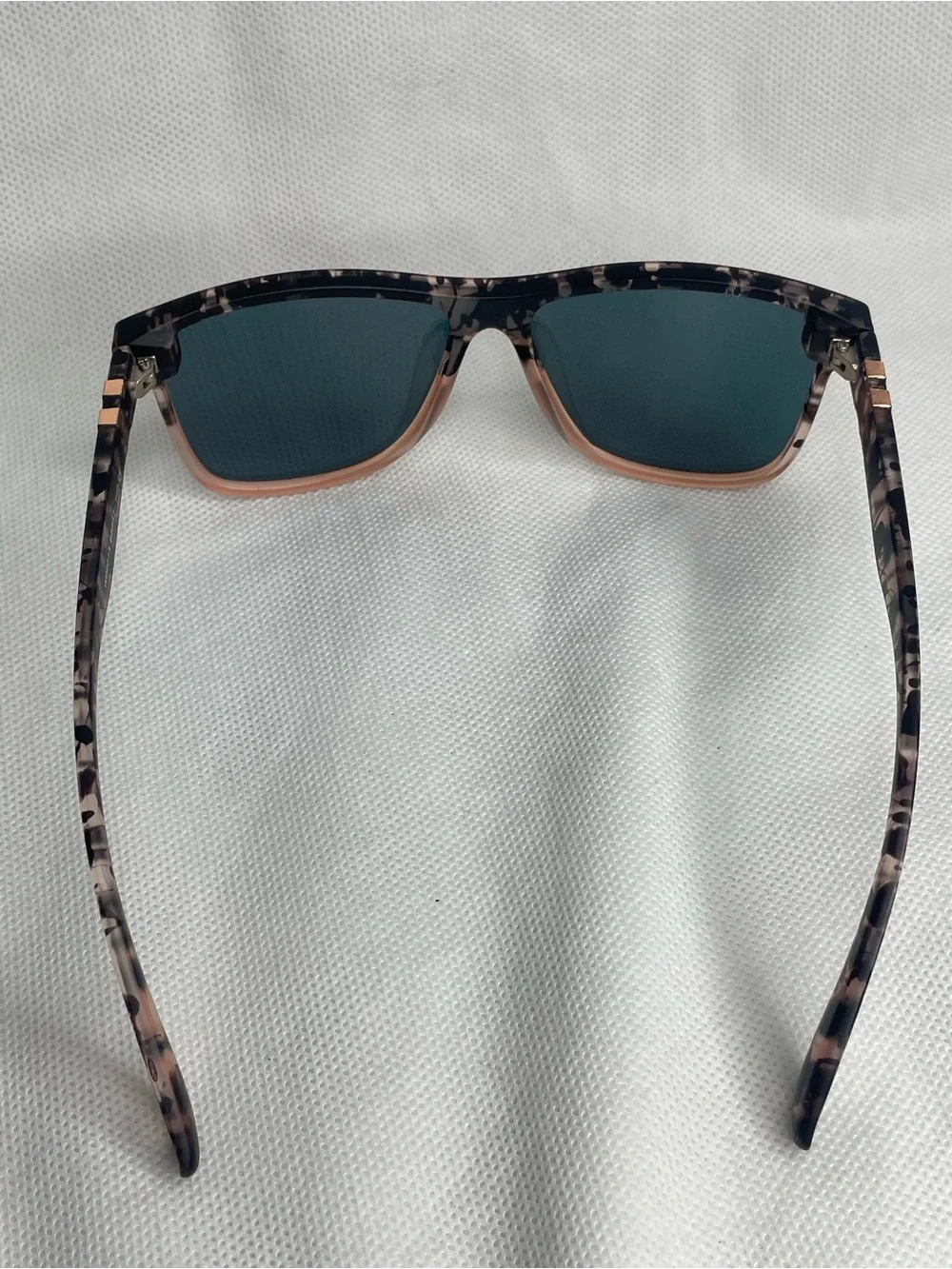 BLENDERS Millenia X2 Sunglasses Lion Heart Clear Champagne Power Button Edition